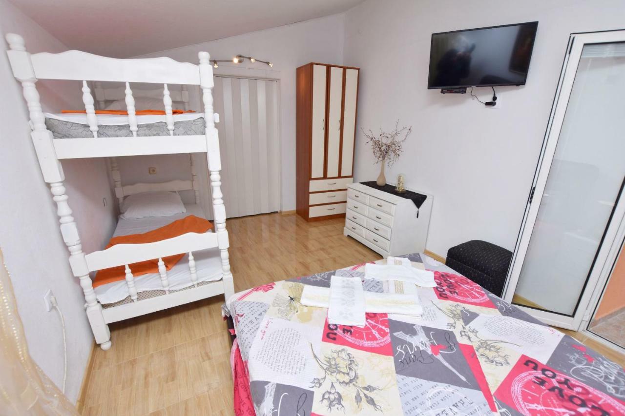 Apartments Siljak Petrovac エクステリア 写真