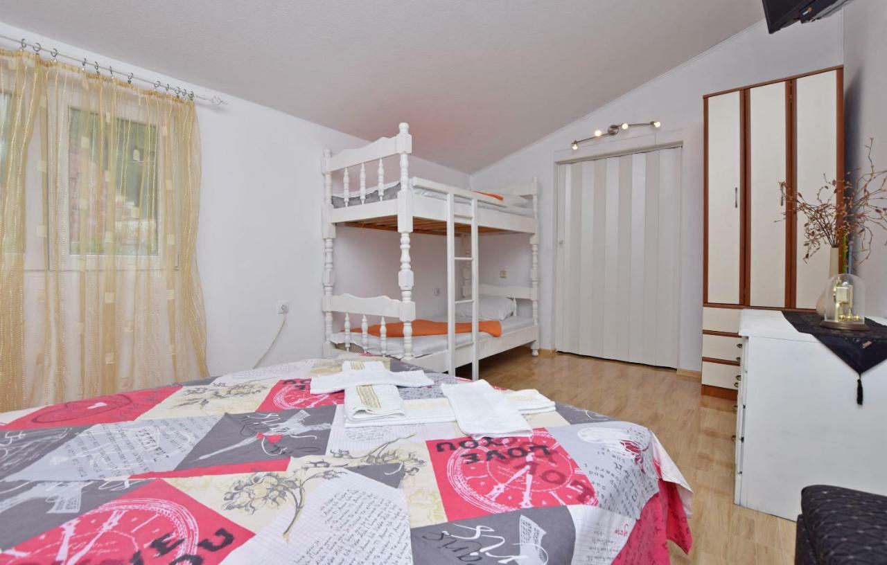 Apartments Siljak Petrovac エクステリア 写真