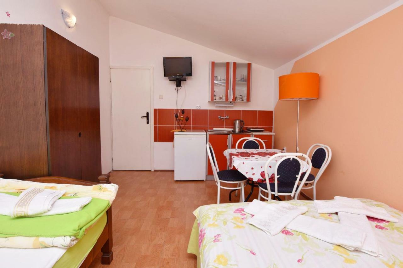 Apartments Siljak Petrovac エクステリア 写真