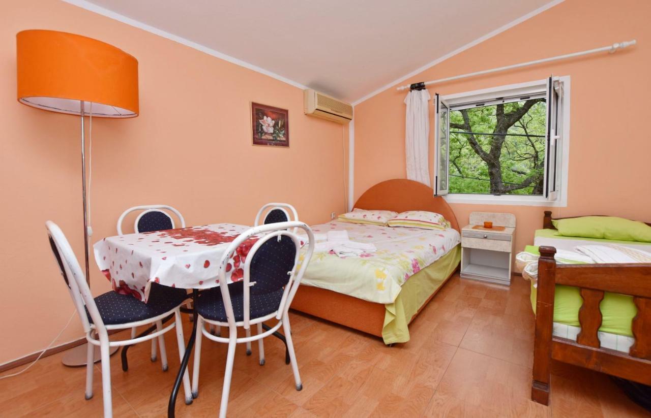 Apartments Siljak Petrovac エクステリア 写真