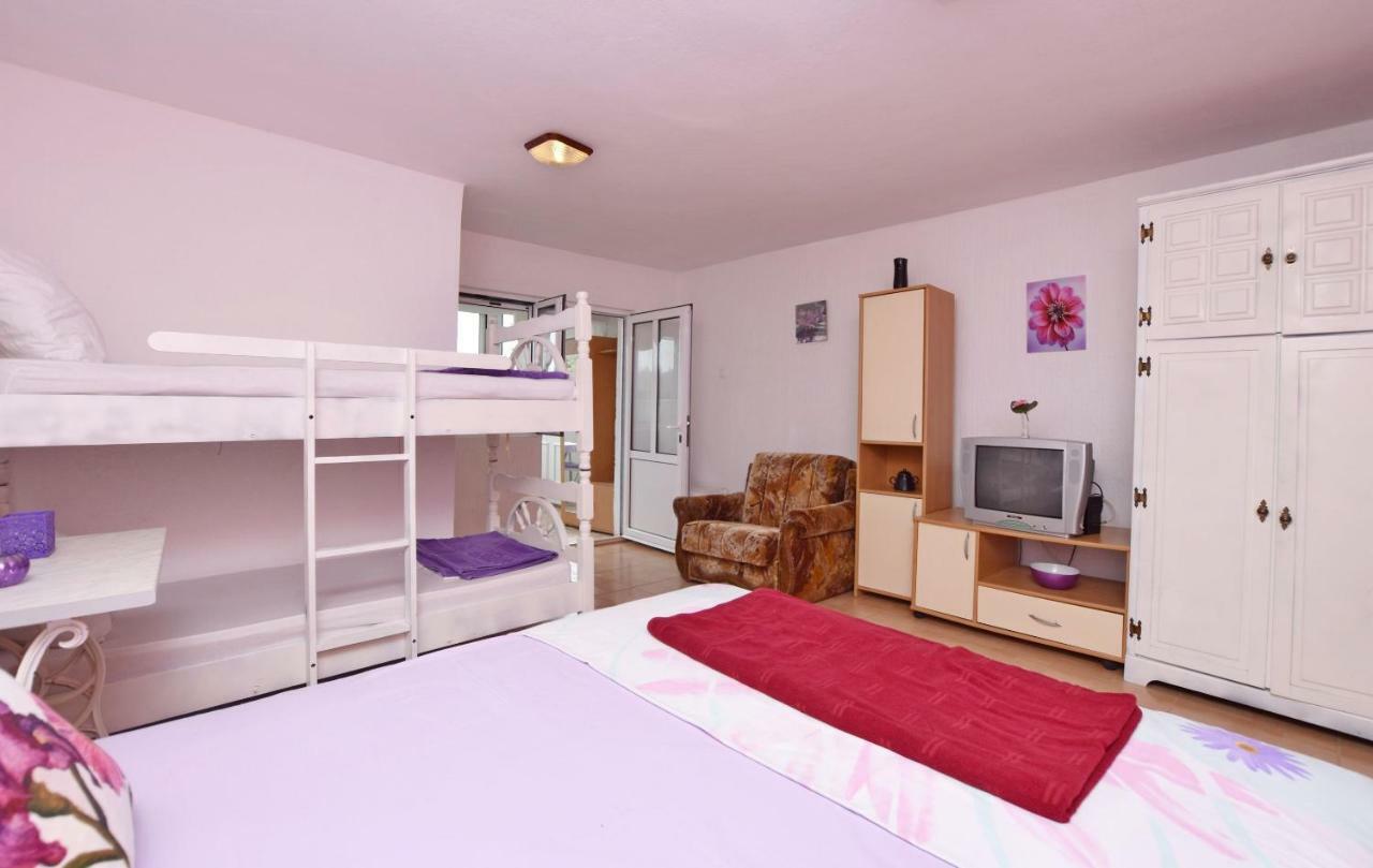 Apartments Siljak Petrovac エクステリア 写真