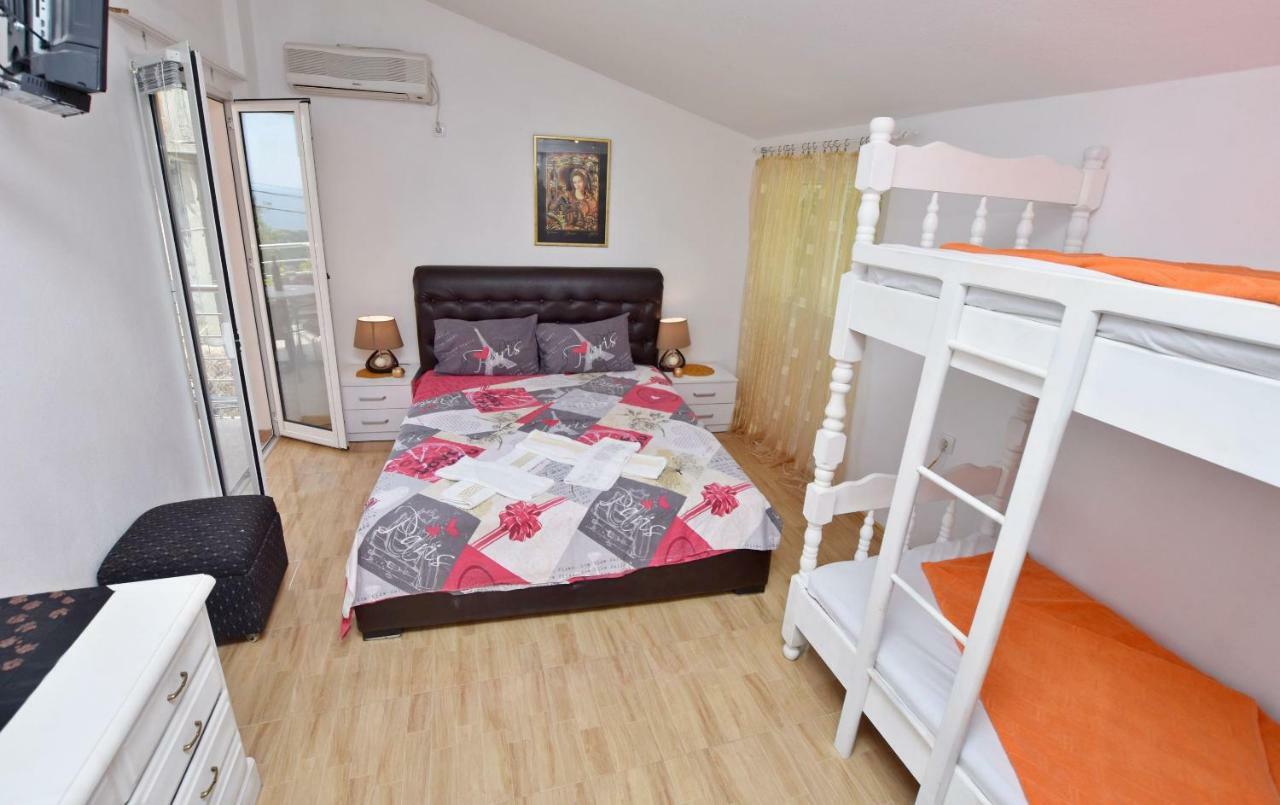 Apartments Siljak Petrovac エクステリア 写真