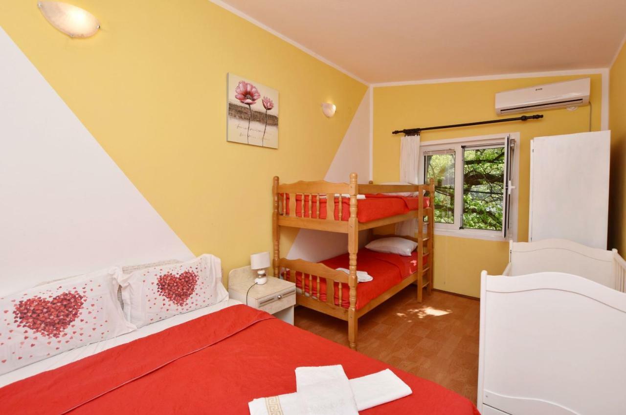 Apartments Siljak Petrovac エクステリア 写真